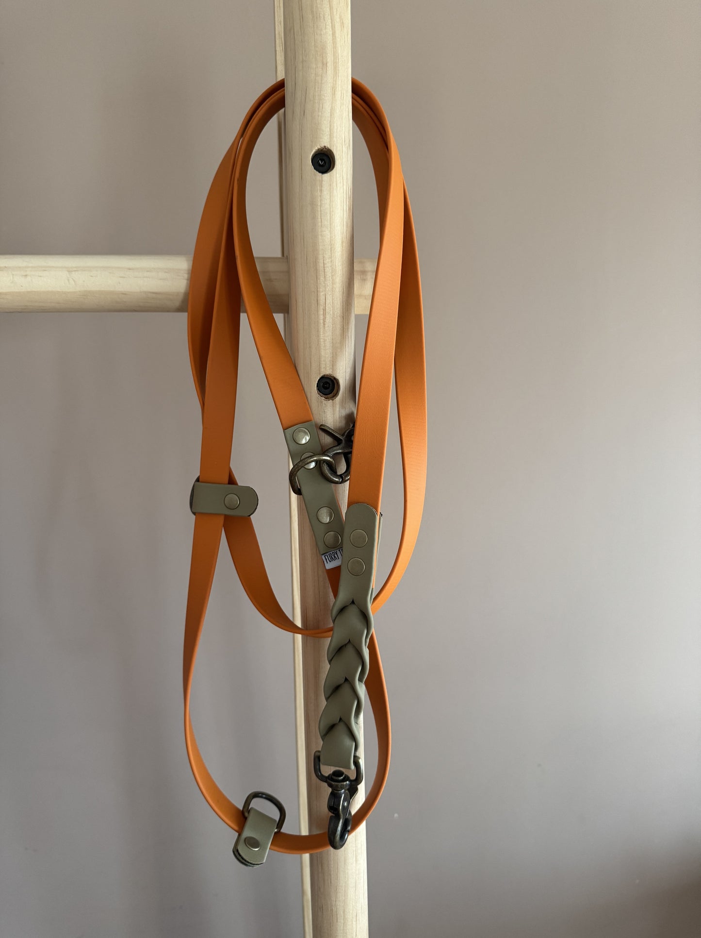 Biothane Handsfree Leash - Autumn Leaves - Bleed Knot