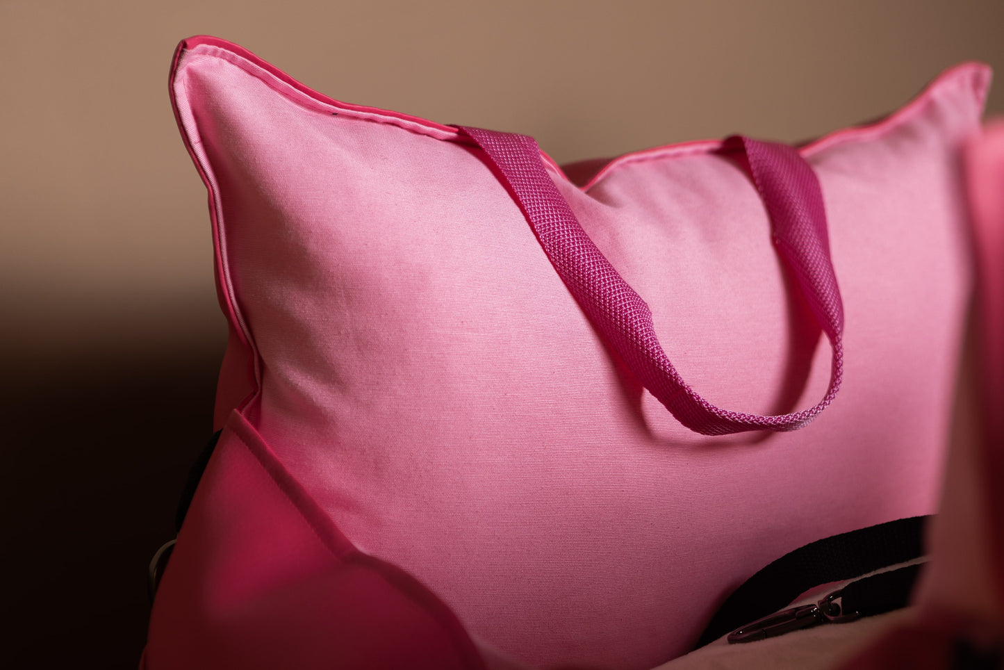 LUXURY DOG CAR SEAT / TRAVEL BAG - "FUCHSIA PAWS"