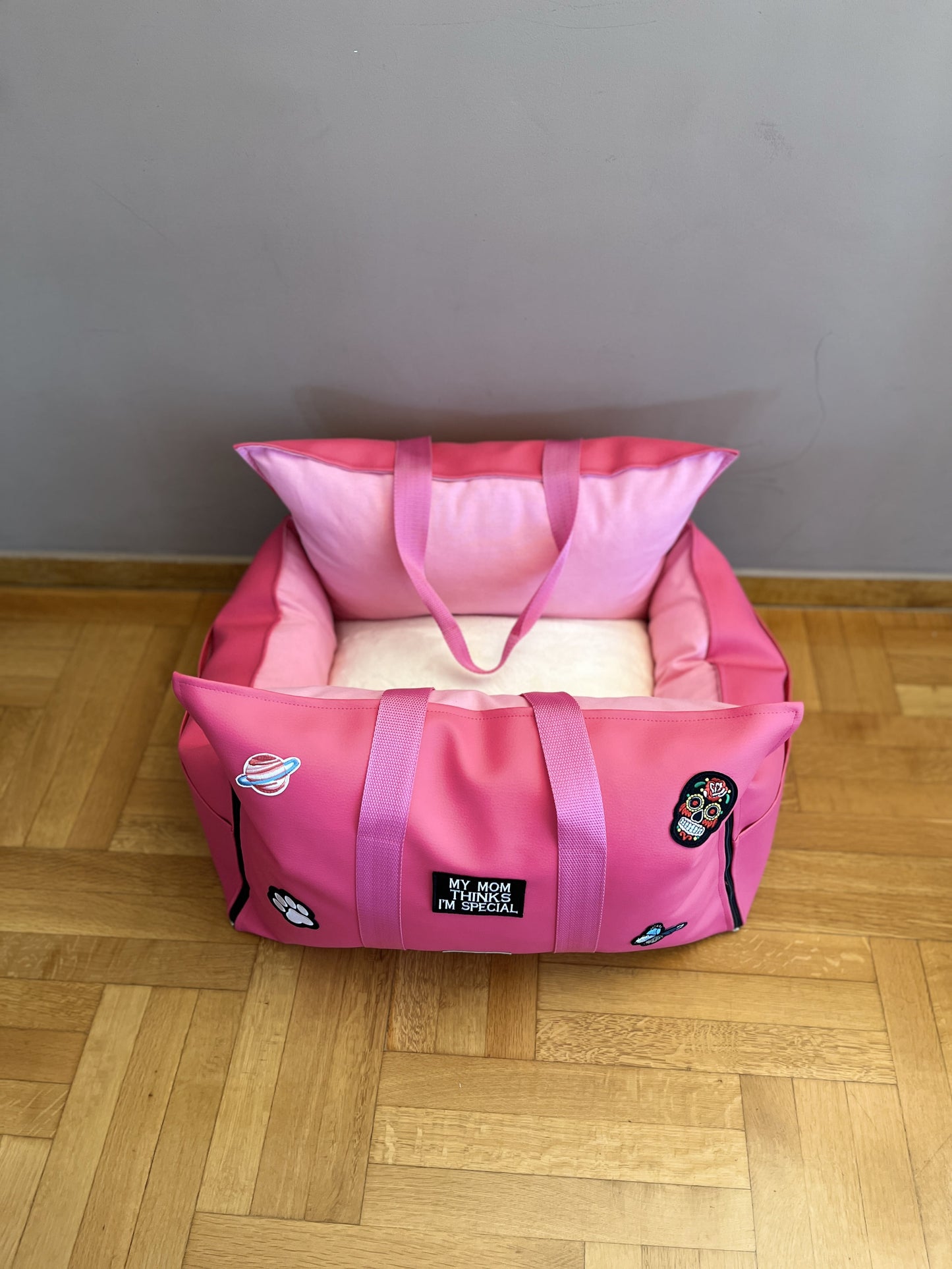 LUXURY DOG CAR SEAT / TRAVEL BAG - "FUCHSIA PAWS"